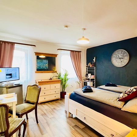 Apartment Amelie - Zimmer Mit Tv, W-Lan, Mikrowelle Und Kuehlschrank, Bad Mit Dusche Мальтердинген Экстерьер фото