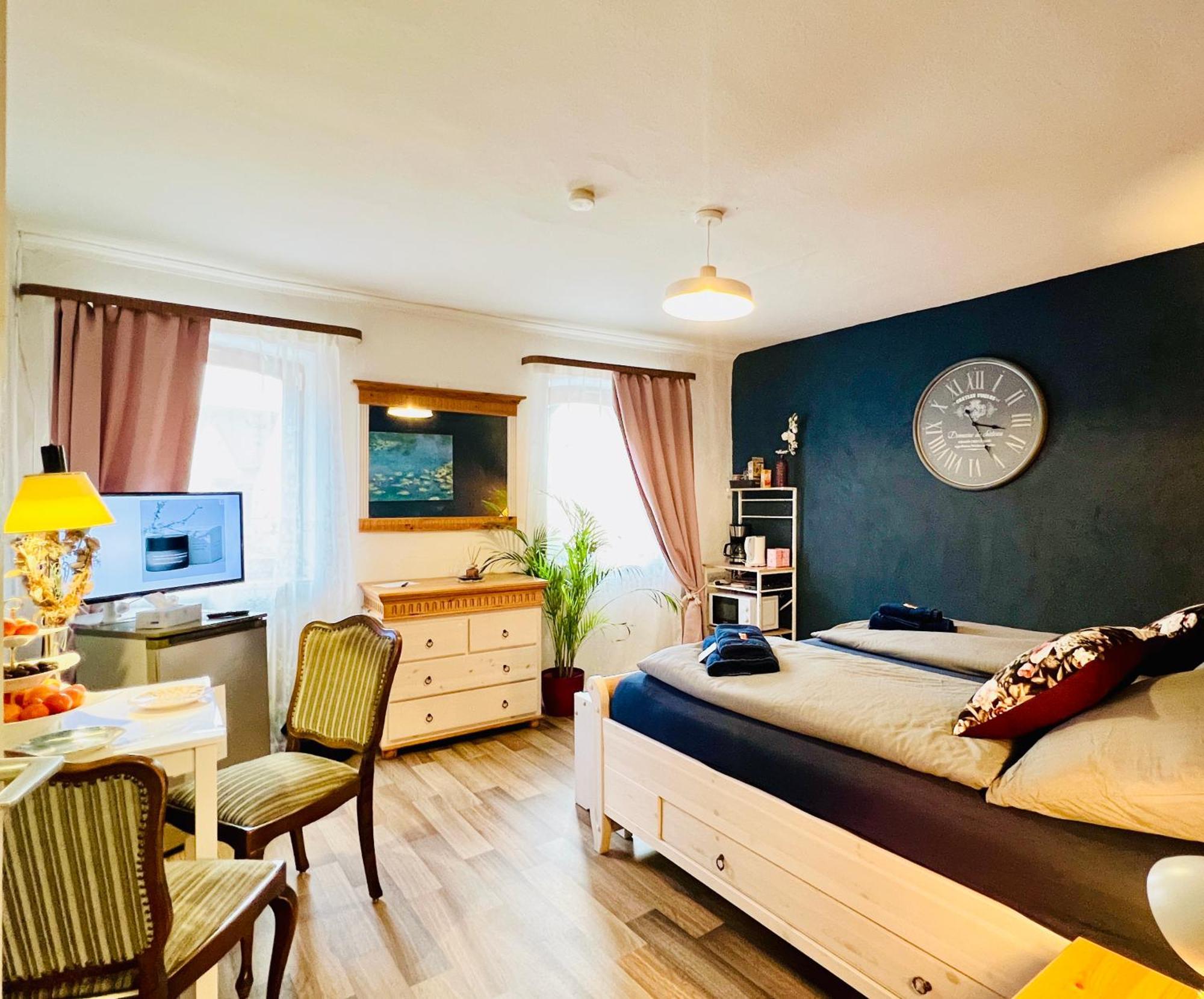 Apartment Amelie - Zimmer Mit Tv, W-Lan, Mikrowelle Und Kuehlschrank, Bad Mit Dusche Мальтердинген Экстерьер фото