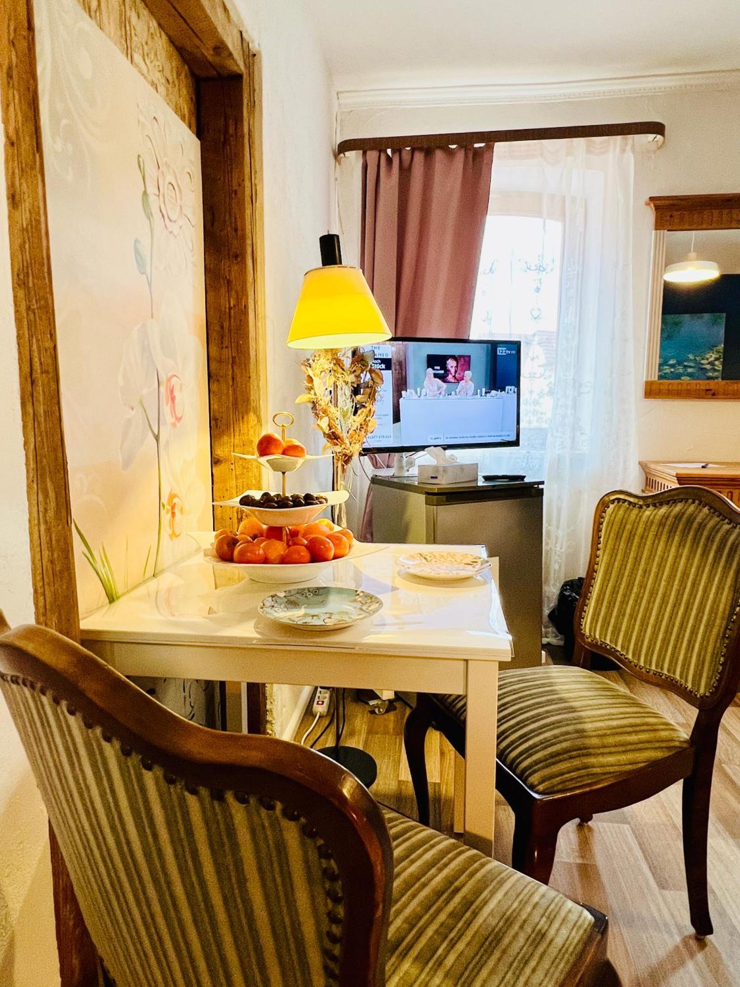 Apartment Amelie - Zimmer Mit Tv, W-Lan, Mikrowelle Und Kuehlschrank, Bad Mit Dusche Мальтердинген Экстерьер фото