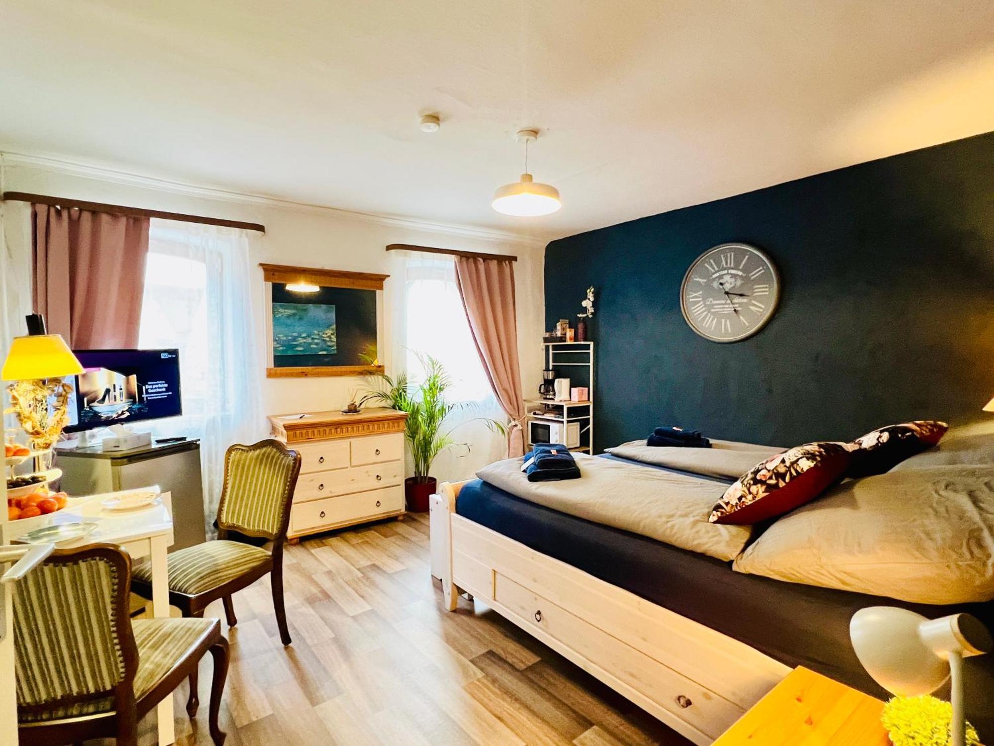 Apartment Amelie - Zimmer Mit Tv, W-Lan, Mikrowelle Und Kuehlschrank, Bad Mit Dusche Мальтердинген Экстерьер фото
